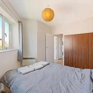 luxe-1-bed-flat-in-canada-water-free-parking.brighton-hotels-england.com/